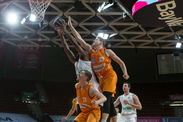 费内巴切在 费内巴切在